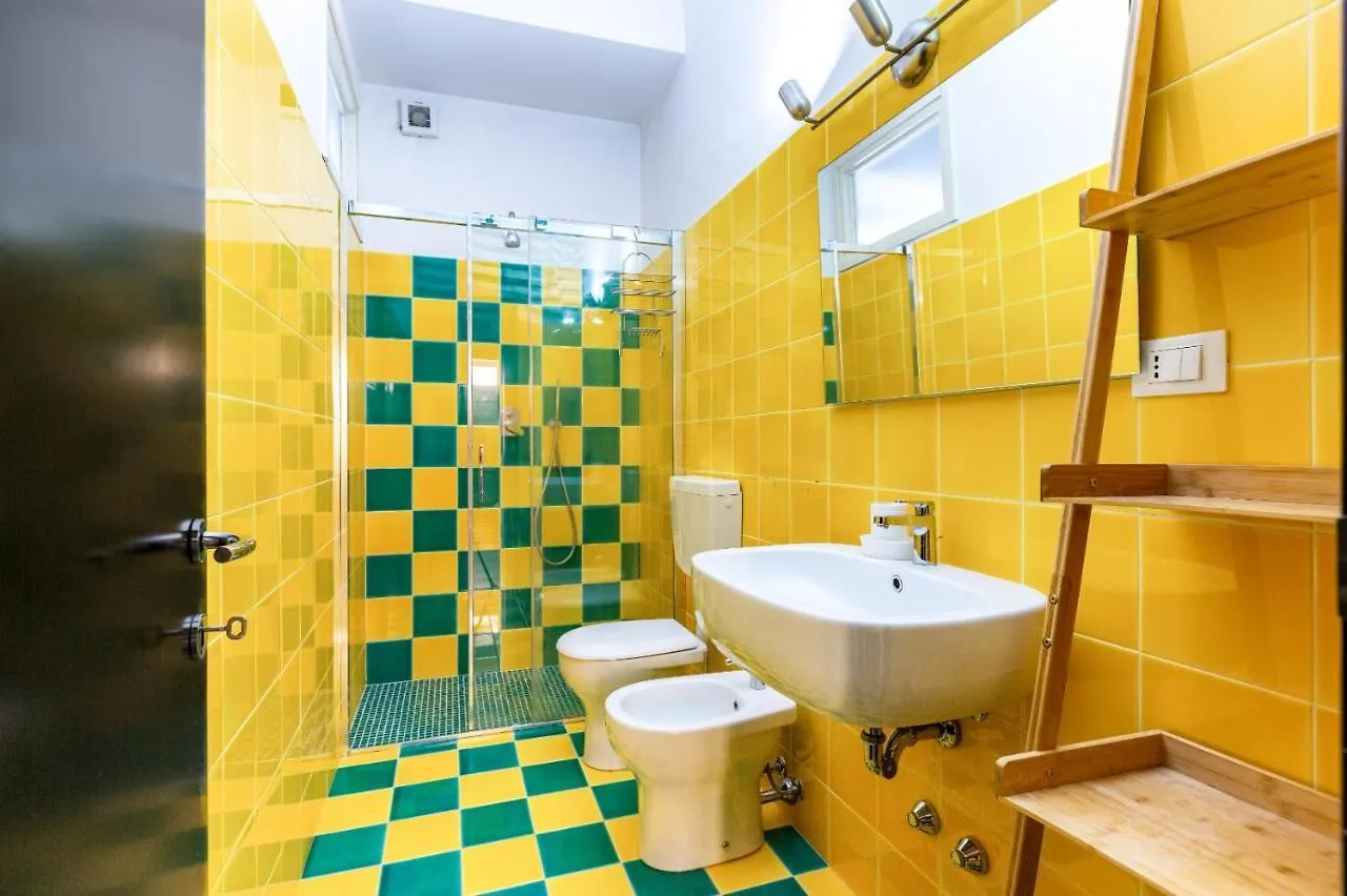 Porta Ticinese Colorful Apartment! 밀라노 아파트
